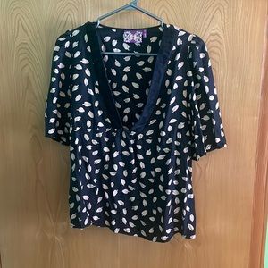 Yumi Kim | 100% silk Blouse black with leave pattern | Size S